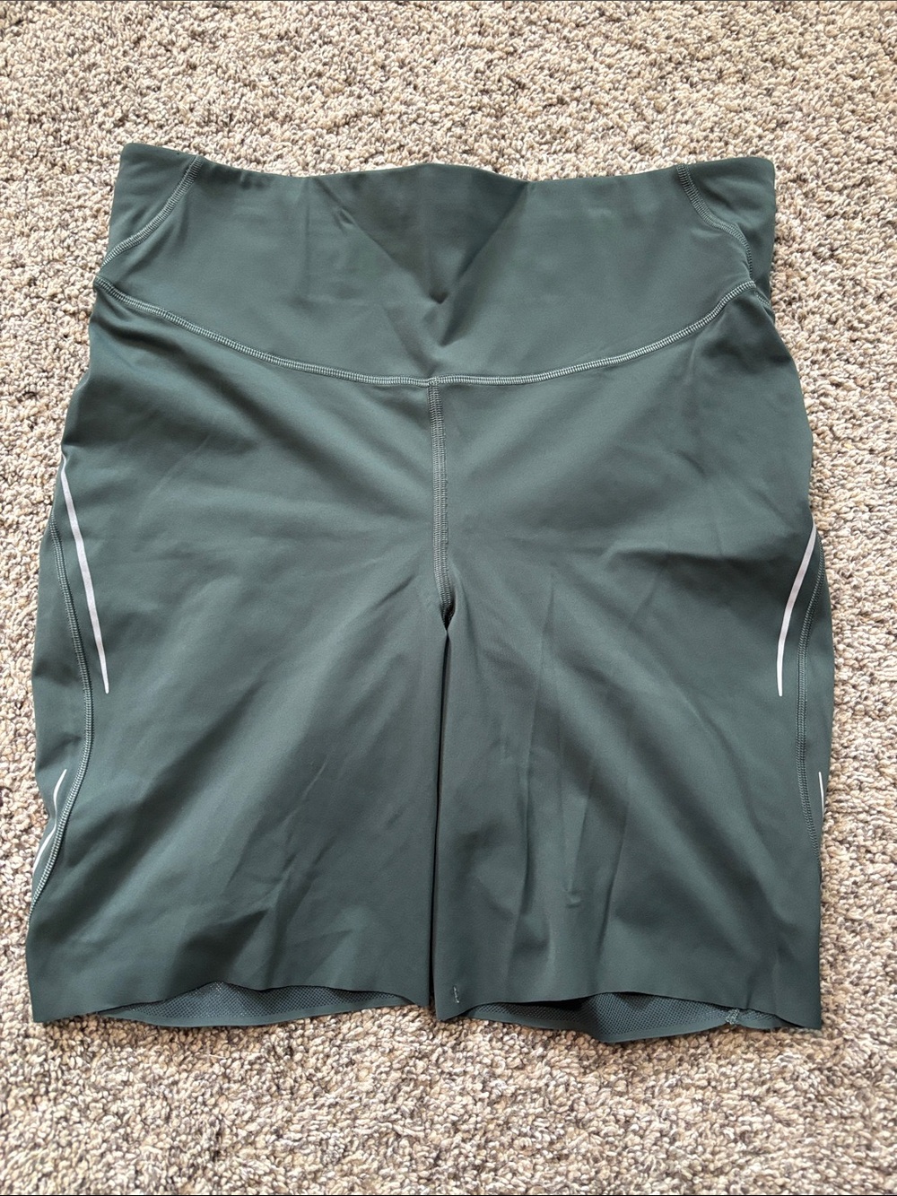 Lululemon Base Pace High-Rise Reflective Short 8" size 12